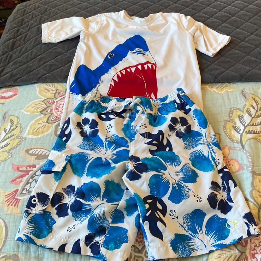 Boys swim trunks small 6/7. Rash guard small 6/7.